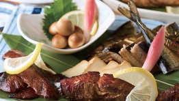 自家製の囲炉裏料理をお酒やワインとともに -囲炉裏十番-