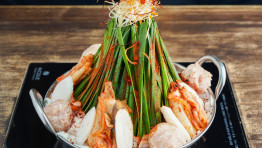 祝6周年。選べる鍋と生ビールが半額に!