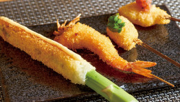 日本の四季を感じる匠の串揚げをいただく