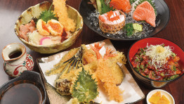 あっさり関西風うどんと藤沢名物バラ丼