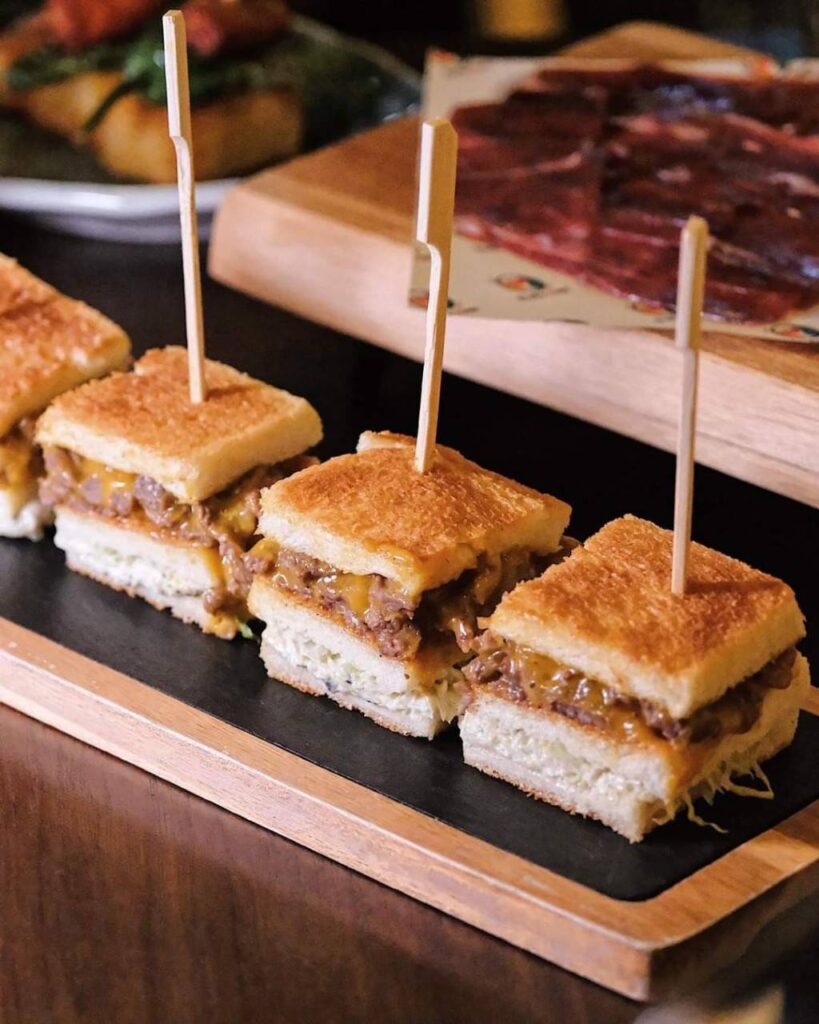 Paella House Tapas Wine Bar by El tapeo